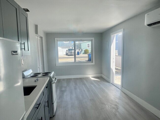 Building Photo - 134 Burgundy Dr