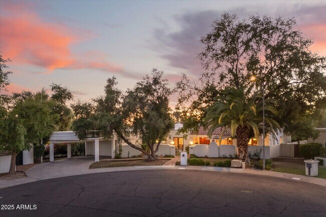 Primary Photo - 1025 E Morten Ave