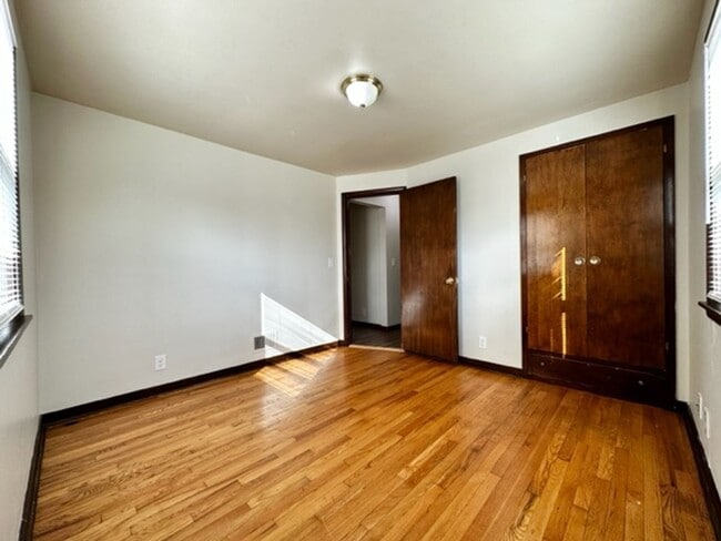 Building Photo - Charming 3 Bedroom 1 Bath Single Family Home