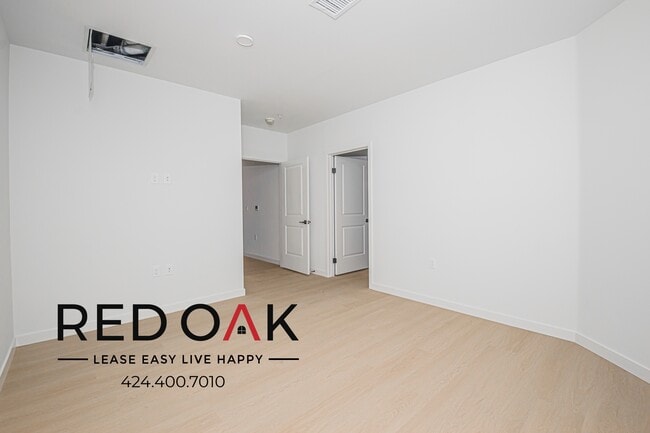 Building Photo - 856 S Gramercy Dr