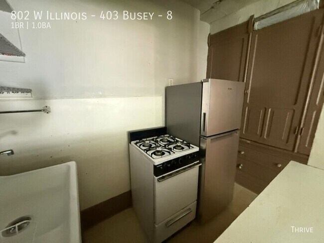 Building Photo - 802 W Illinois St