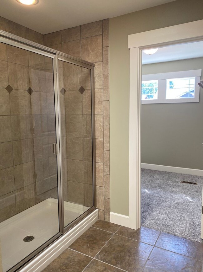 Building Photo - 3 Bedroom Townhome at The Vineyard