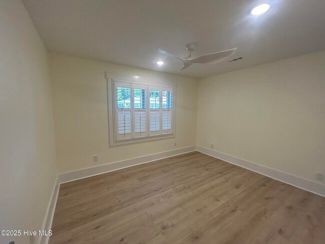 Building Photo - 1800 Eastwood Rd