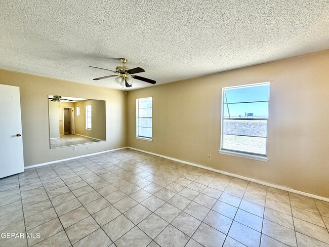 Building Photo - 317 Bright Water Ln