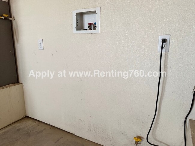 Building Photo - Spacious 4 Bed Home in Copper Hills Neighb...