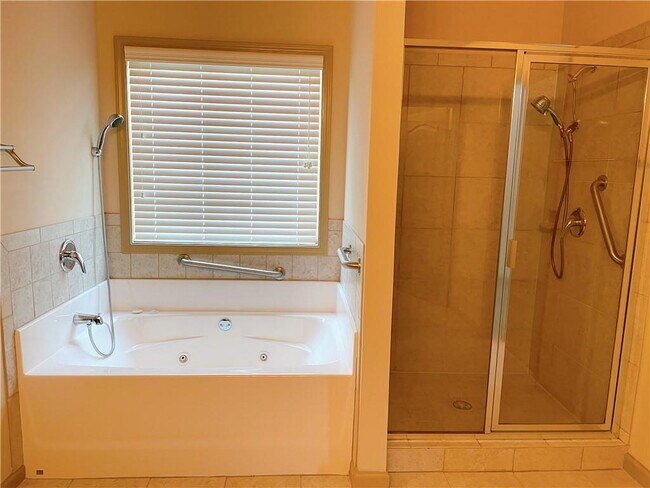 Building Photo - 1821 Bridle Rd