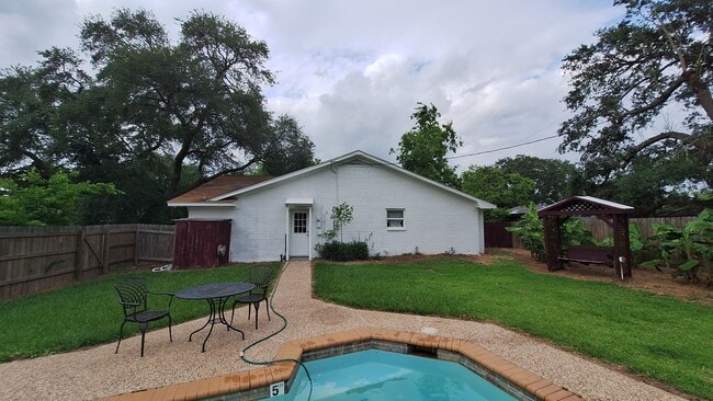 Building Photo - 175 Upper Colorado Dr