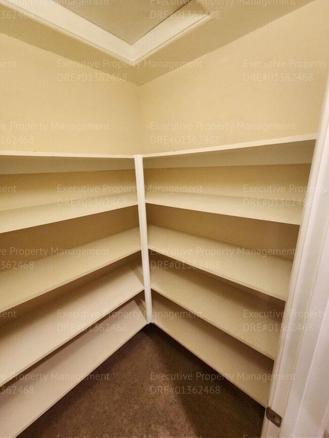 Building Photo - Spacious 4 bedroom 2 bathroom home located in the Ashton Falls community