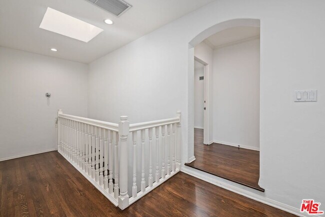 Building Photo - 139 S Anita Ave