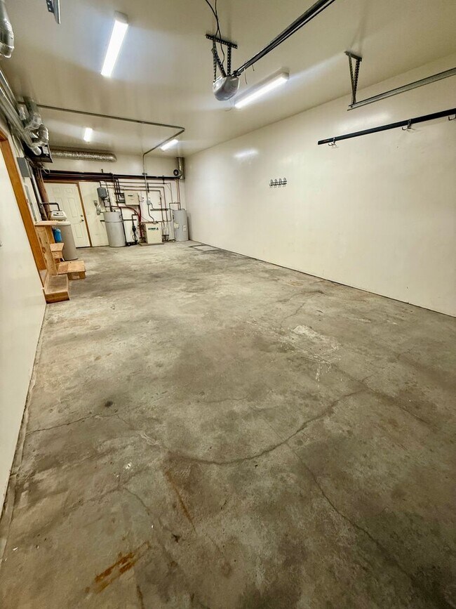 Building Photo - 2175 Chateau Ct