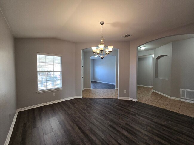 Building Photo - 2609 Red Fern Dr