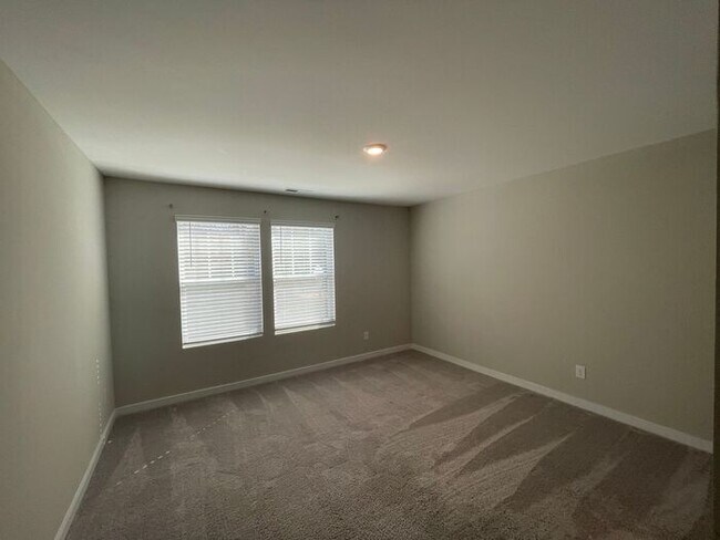 Building Photo - Beautiful Townhome located in Pineville, NC