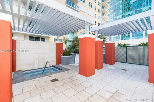 Building Photo - 1155 Brickell Bay Dr