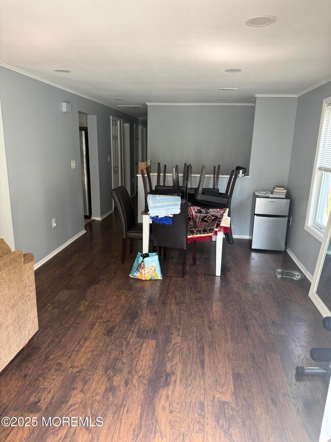 Building Photo - 148 Dewitt Ave