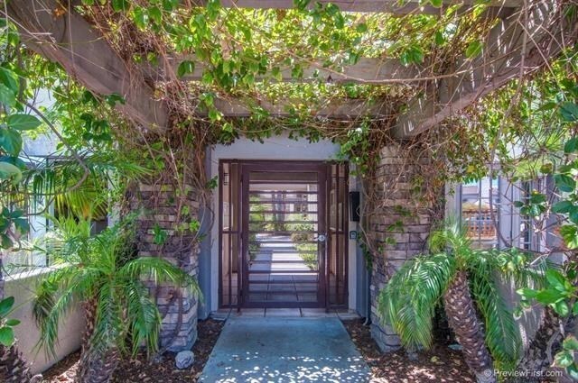 Building Photo - 4424 Altadena Ave