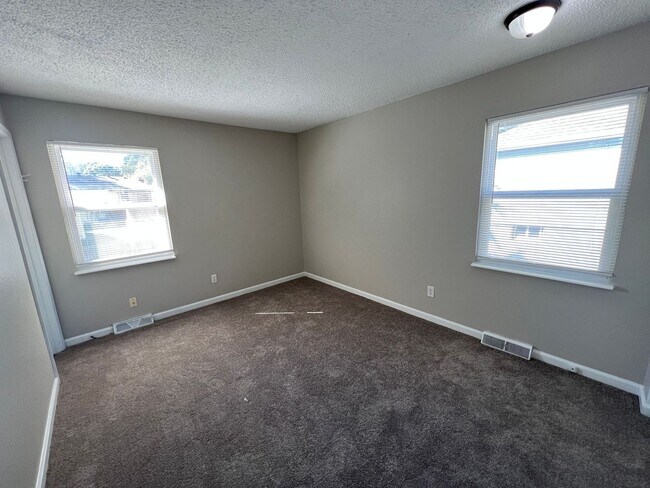 Building Photo - Spacious 3 Bedroom Home with Finished Base...