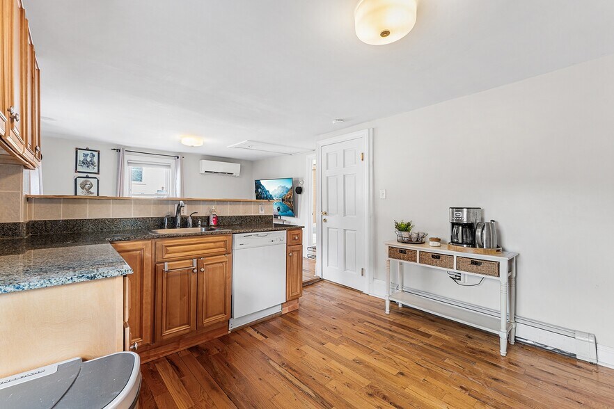 Building Photo - 42 Jefferson St