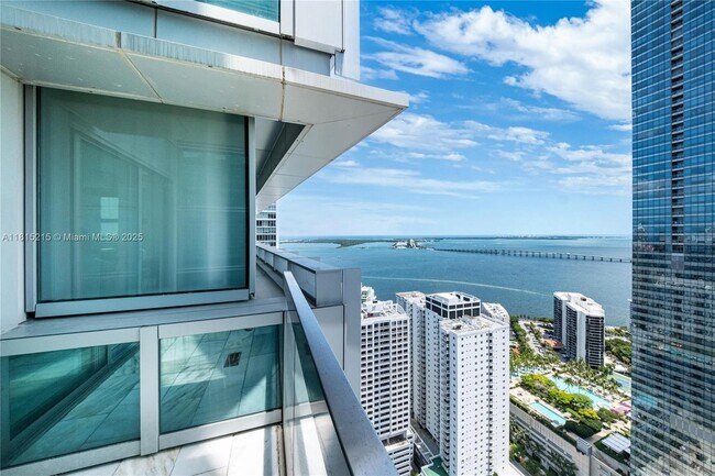Building Photo - 1395 Brickell Ave