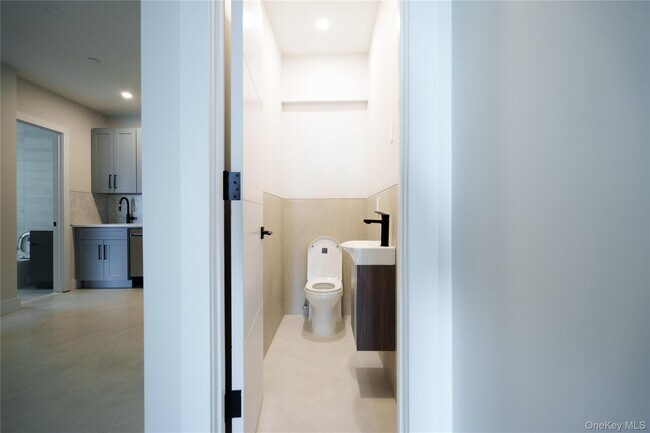 Building Photo - 315 W Broadway