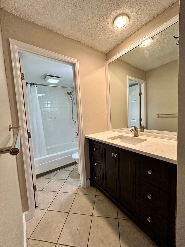 Building Photo - Beautiful 1-Bedroom Condo at Mountain Shadow Condominiums