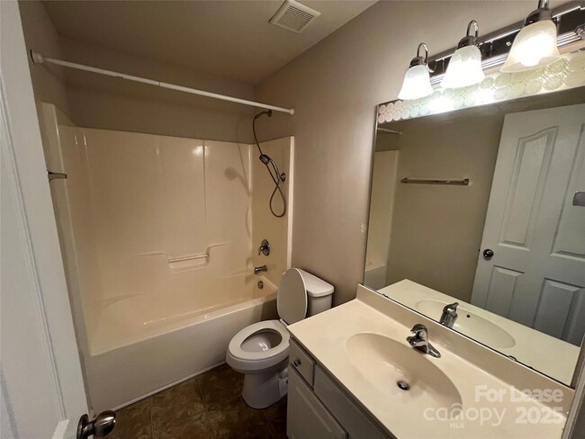Building Photo - 10010 Blakeney Preserve Dr