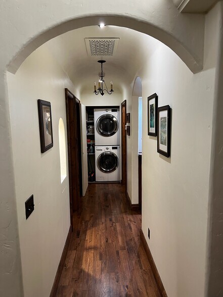 Building Photo - 2034 Gillespie St