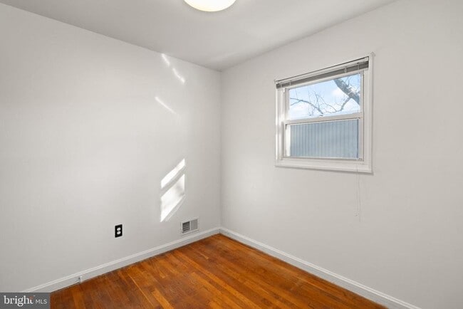 Building Photo - 2444 S Culpeper St