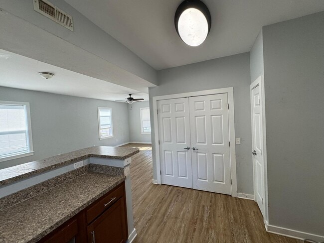 Building Photo - 1907 Grayson St