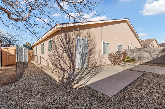 Building Photo - 11040 Vistazo Pl SE