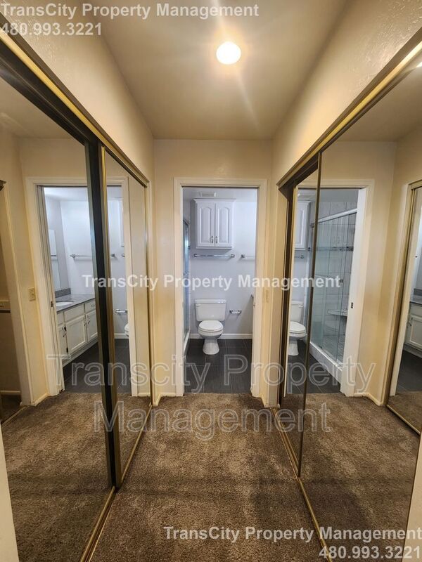 Building Photo - 930 N Mesa Dr