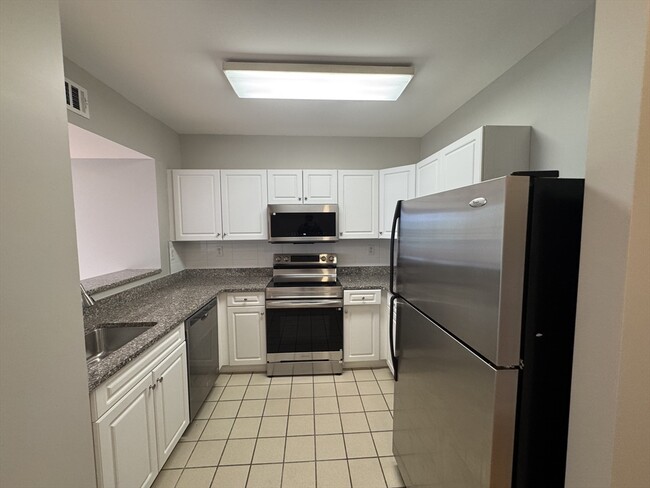 Building Photo - 1 Cityview Ln