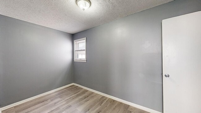 Building Photo - ** AVAILABLE OCTOBER 2025 *** Old Brooklyn...