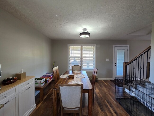 Building Photo - Charming 2-Story Home Available This Novem...