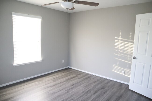 Building Photo - 6802 Claire Brook Dr