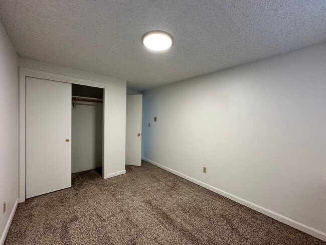 Building Photo - Vernon Rd-1911-Apartment