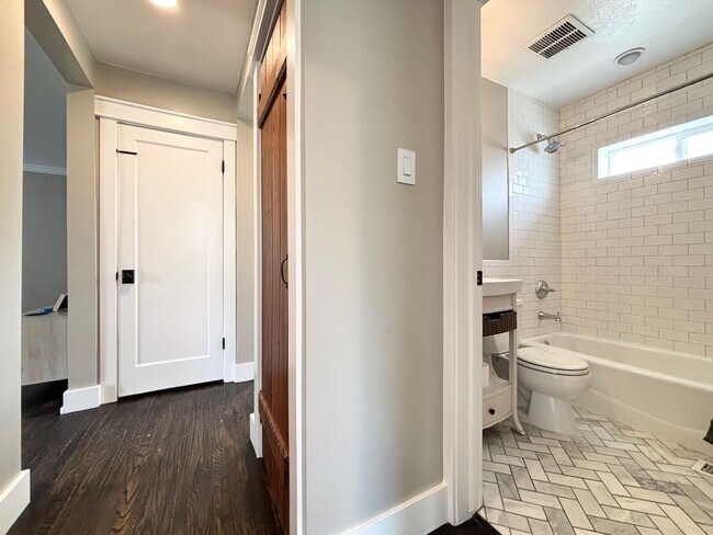 Building Photo - Gorgeous Sugarhouse Remodel!