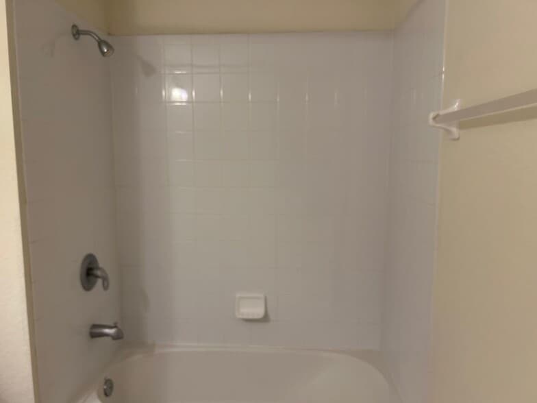 Building Photo - STONEBRIDGE LAKES 3 bed 2 1/2 bath