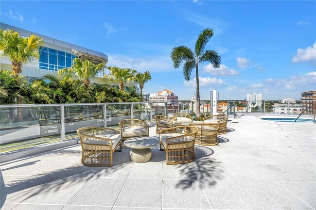 Building Photo - 400 Central Ave