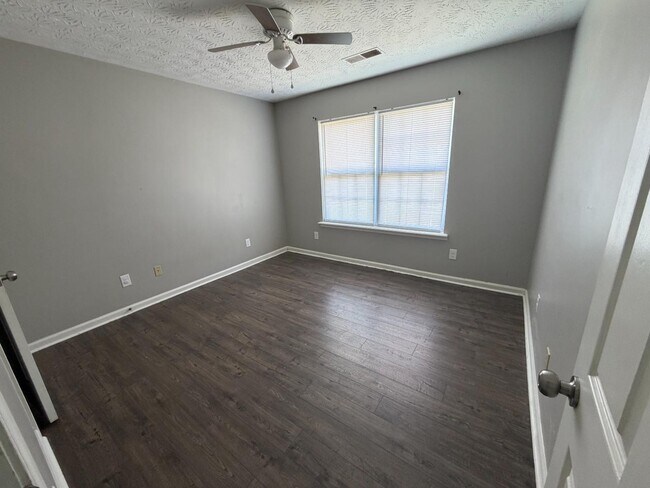 Building Photo - 416 Poplar St