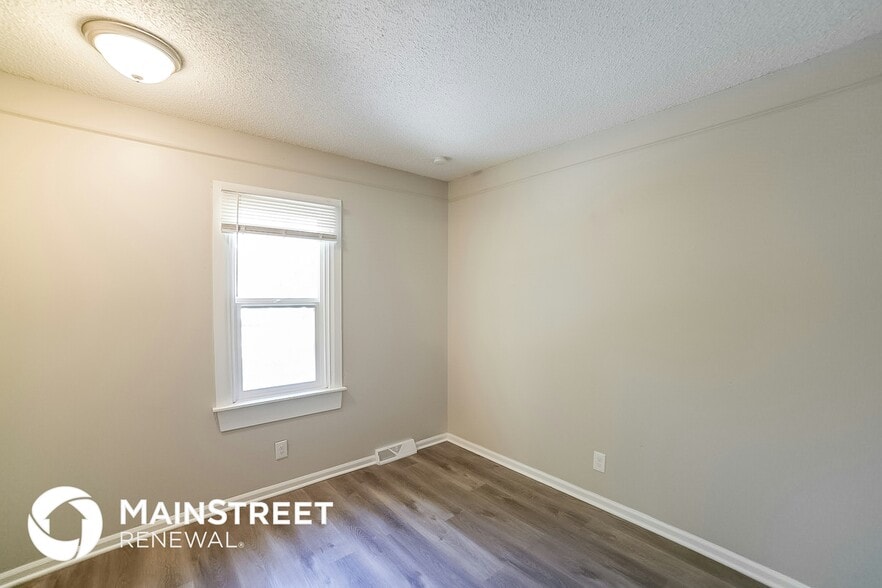 Building Photo - 5209 S Cottage Ave