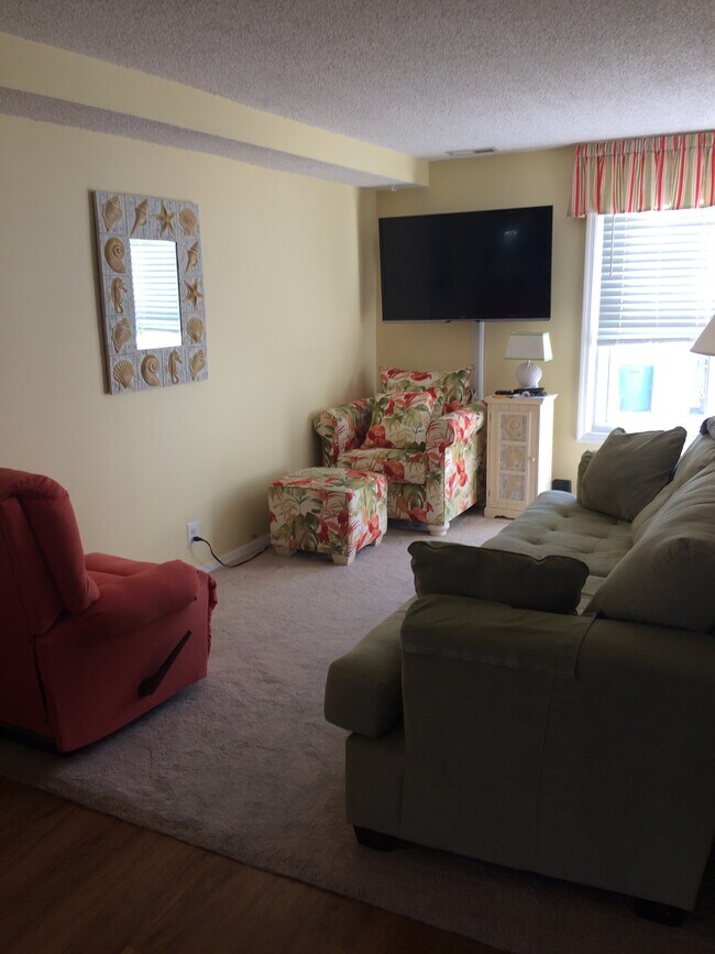 Building Photo - 121 West Ave