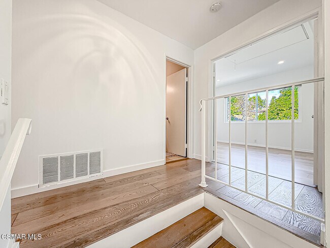 Building Photo - 1915 Woodside Dr