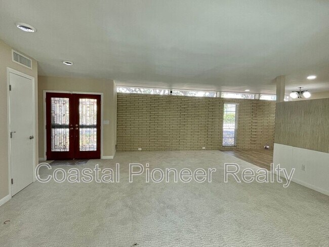 Building Photo - 3602 S Beach Dr