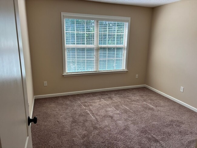 Building Photo - Gorgeous 4 Bedroom 2 1/2 Bath in Fortson Ga .