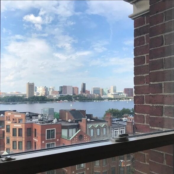 Building Photo - 483 Beacon St