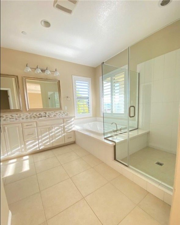 Building Photo - 12 Farra