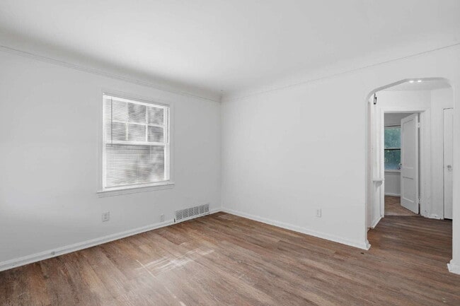 Building Photo - Cozy Detroit Home with Comfortable Living Space!