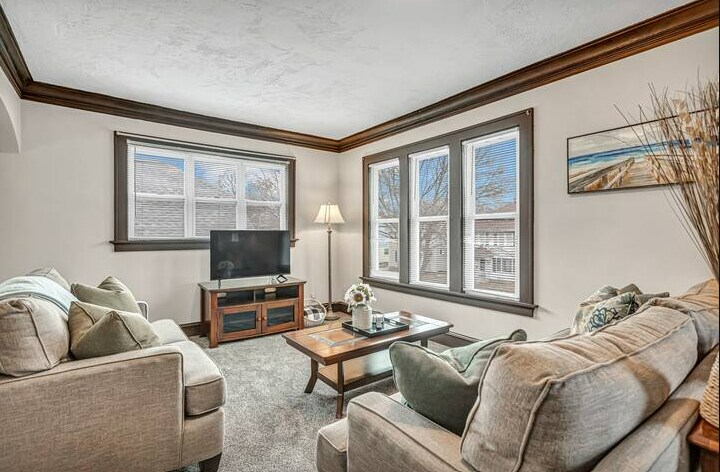 Building Photo - 817 Bell Ave