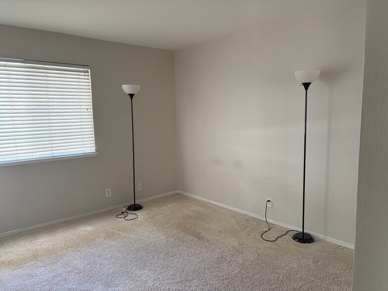Building Photo - 2677 Somerset Park Cir