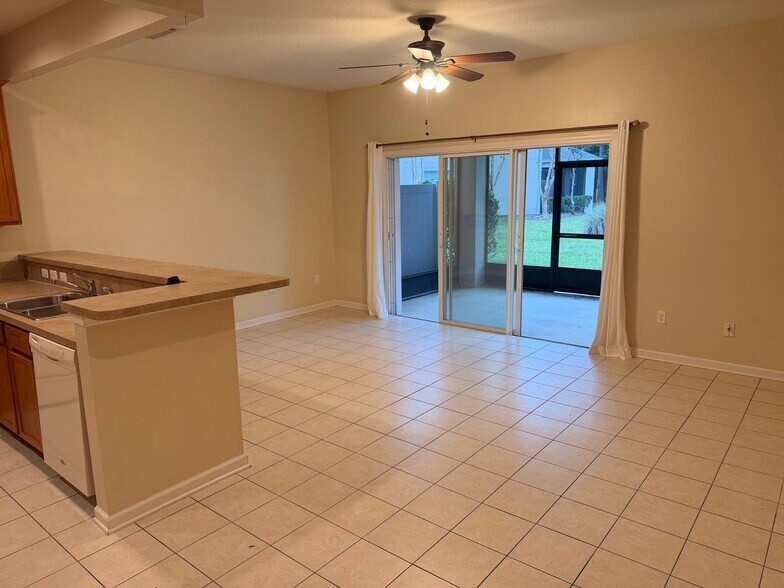 Building Photo - 773 Crystal Way